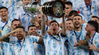 Jugadores de Argentina celebran la conquista de la Copa América