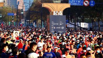 Participantes en maratón de Shanghái