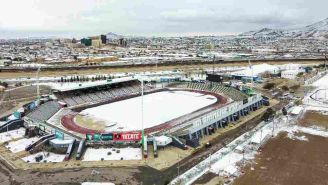 Estadio de Juárez cubierto de nieve 