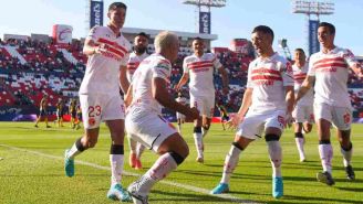 Jugadores de Toluca celebrando el único gol ante San Luis 