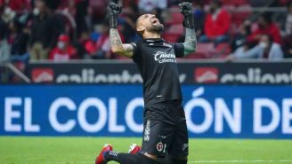 Jonathan Orozco festejando el gol