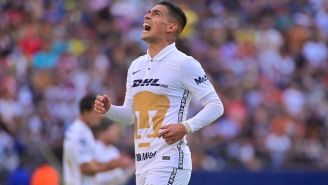 Favio Álvarez de Pumas se lamenta durante partido