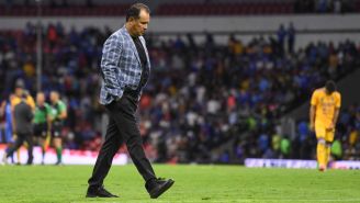 Juan Reynoso reacciona tras caer ante Tigres en la Ida de Cuartos de Final