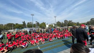 NFL: Impartió clínica de futbol americano a niños y niñas en CDMX