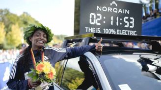¡Nuevo récord! Tigist Assefa marcó el mejor tiempo de una mujer en la historia del maratón