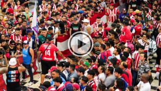 ¡Capital rojiblanca! Afición de Chivas se dio cita en el AICM previo al juego ante Cruz Azul