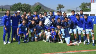 Cruz Azul cumple el sueño a María José y la invita a conocer La Noria y a los jugadores