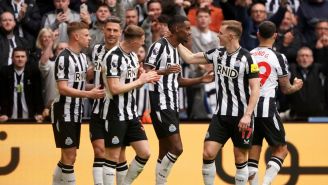 Newcastle golea a Tottenham y se aferra a puestos europeos