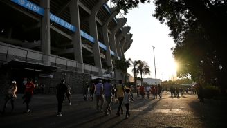 ¡Violencia en el Estadio Azteca! Aficionado es brutalmente golpeado tras el América vs Toluca