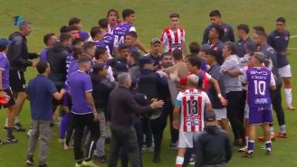 Bronca termina en batalla campal en Primera División de Uruguay: El árbitro expulsó a nueve jugadores