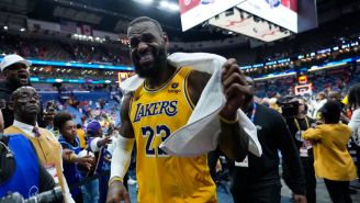 LeBron y los Lakers avanzan a Playoffs 