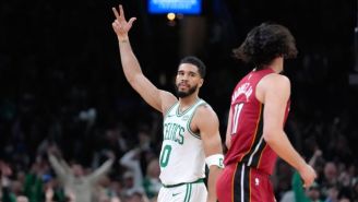 Con su triple-doble Tatum guía victoria de Celtics ante Heat