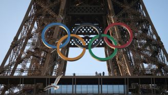 París 2024: Presentan anillos olímpicos en la Torre Eiffel