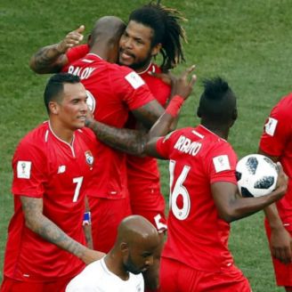Jugadores de Panamá celebran gol