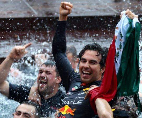 Checo Pérez y sus celebraciones tras ganar el Gran Premio de Mónaco
