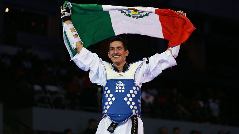 Saúl Gutiérrez festeja en el Mundial de Taekwondo
