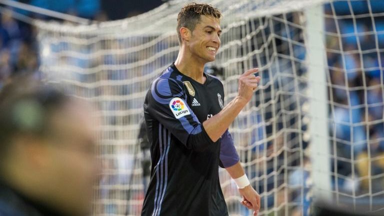 Cristiano Ronaldo se lamenta en un partido con el Madrid