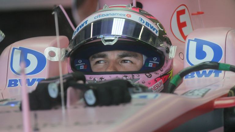 Sergio Pérez en su monoplaza durante el GP de Azerbaiyán
