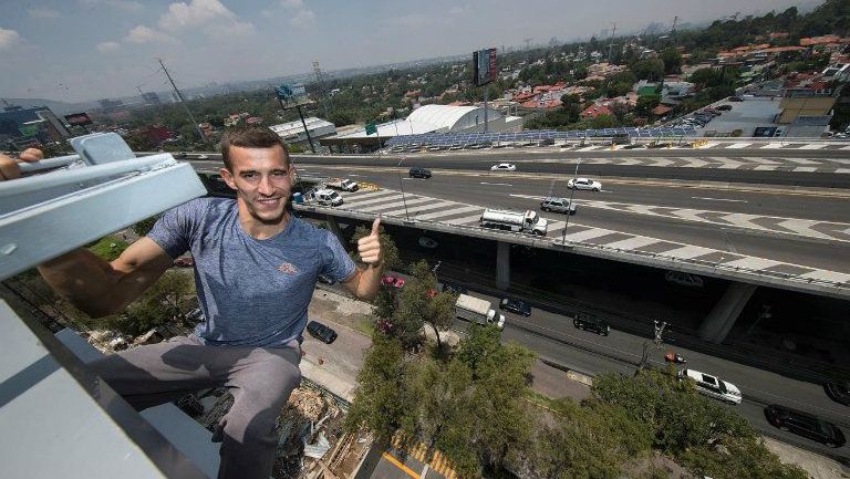 Pavel Gogulan, desde las alturas del edificio de RÉCORD 