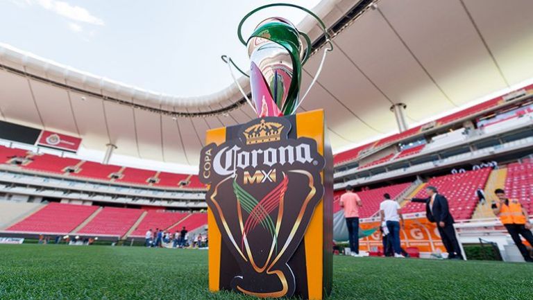 Trofeo de la Copa MX en el Estadio Chivas