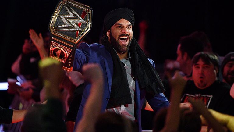 Jinder Mahal levanta el título de WWE