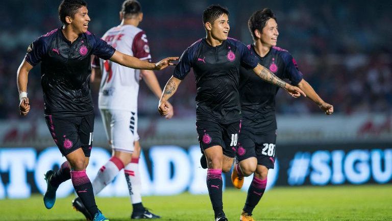Chofis López festeja gol contra Veracruz