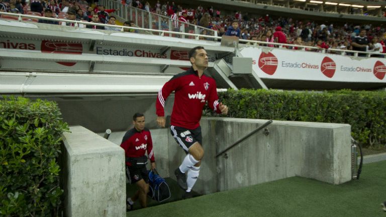 Rafa Márquez sale a la cancha para el juego contra Chivas