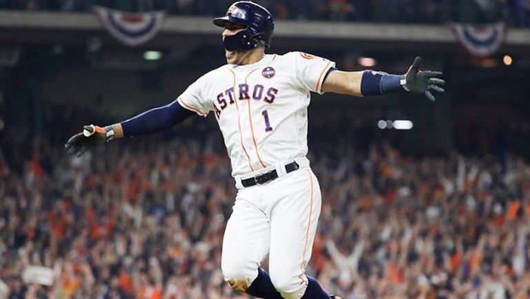 Correa brinca de felicidad tras su home run