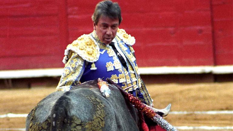 Miguel Espinosa 'Armillita' en una corrida de toros