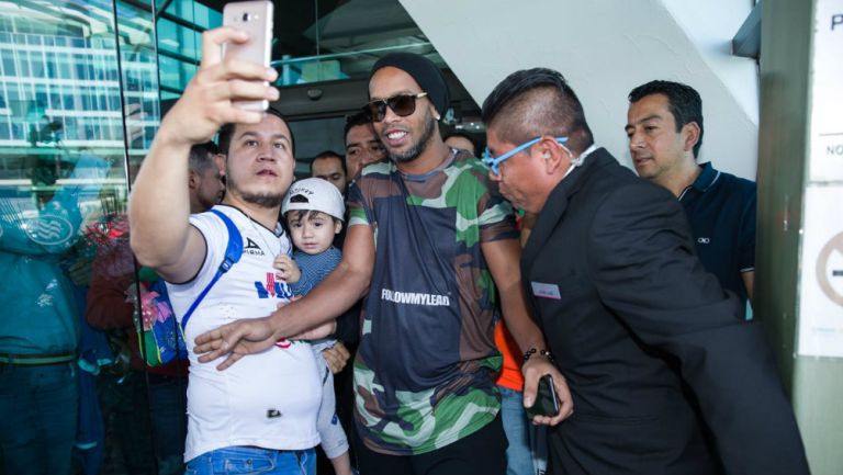 Ronaldinho a su llegada a Querétaro