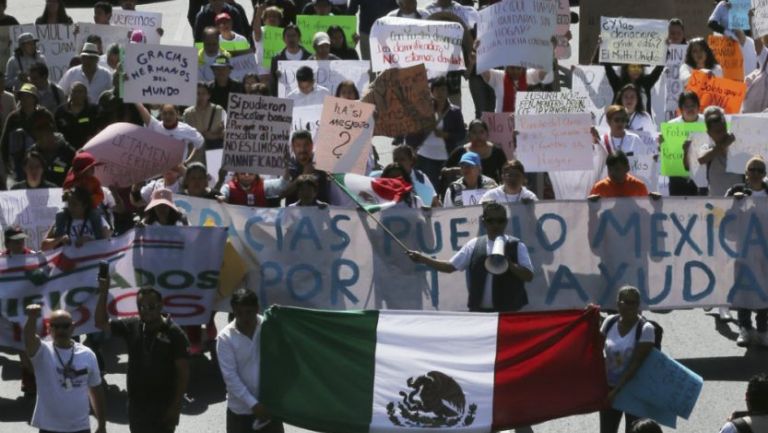 Un grupo de personas en una manifestación en México