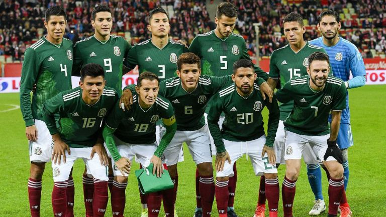 México posa en una foto previo al juego contra Polonia