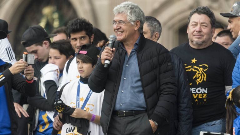 Ferretti dedica unas palabra a la afición en el festejo de Tigres