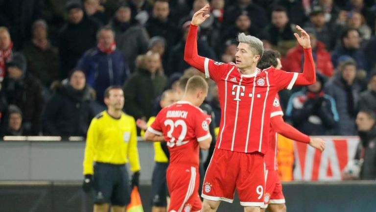 Lewandowski pide aliento en un partido del Bayern Munich