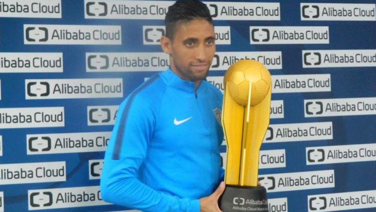 Urretaviscaya posa con su trofeo de mejor jugador del partido