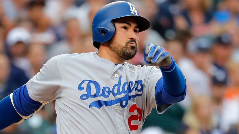 González conecta un batazo con los Dodgers