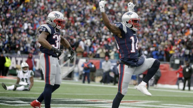 Brandin Cooks festeja un touchdown con Patriots