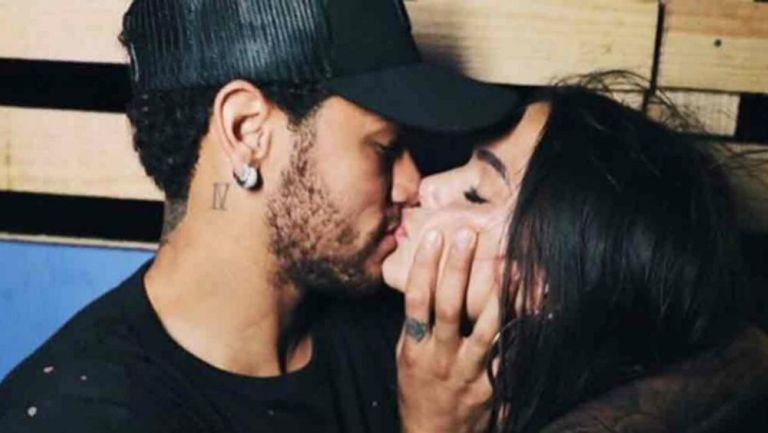 Neymar y Bruna Marquezine se dan un tierno beso