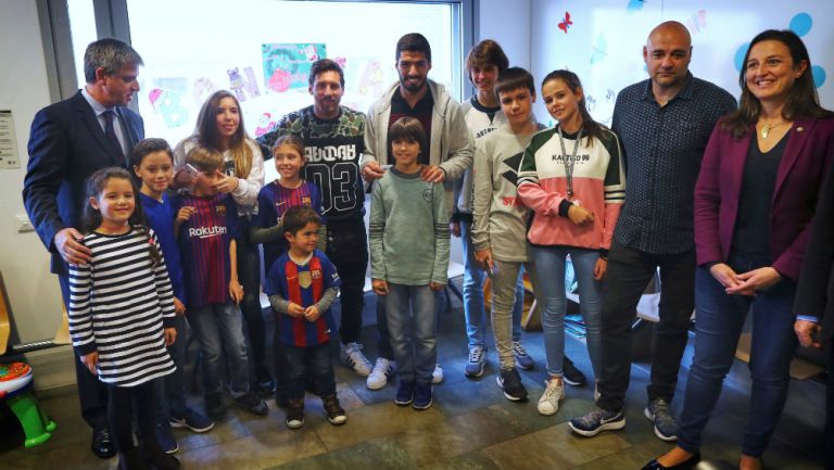 Messi y Luis Suárez durante su visita al Hospital de Sant Pau