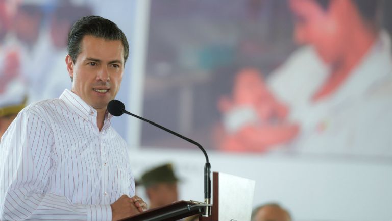 Peña Nieto da un discurso por el día de los enfermeros