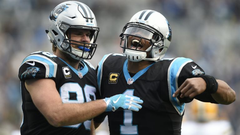 Cam Newton festeja touchdown con Carolina Panthers