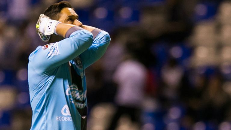 Moisés Muñoz se lamenta durante partido