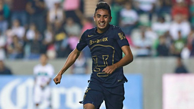 Alfonso Nieto festeja un gol frente a Zacatepec