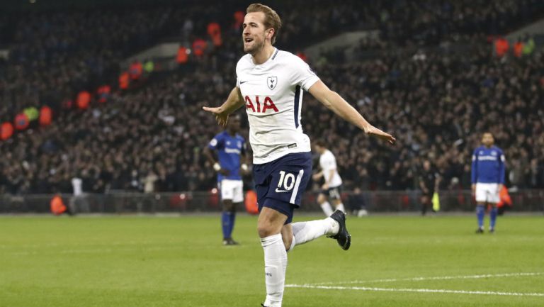 Harry Kane celebra una anotación con Tottenham