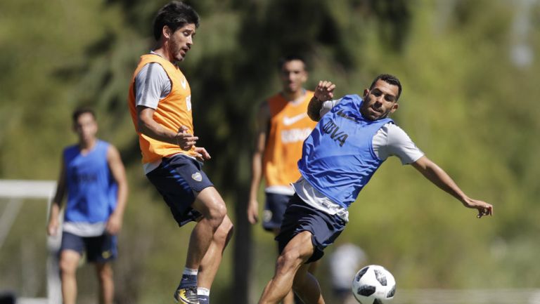 Tevez entrena con el equipo en su regreso a Boca Juniors