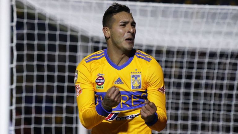 Ismael Sosa festeja su gol contra Santos en el C2018