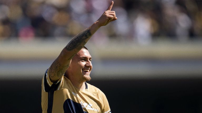 Nicolás Castillo celebra gol contra Atlas