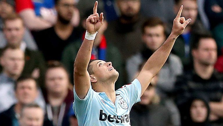 Chicharito festeja gol con West Ham 