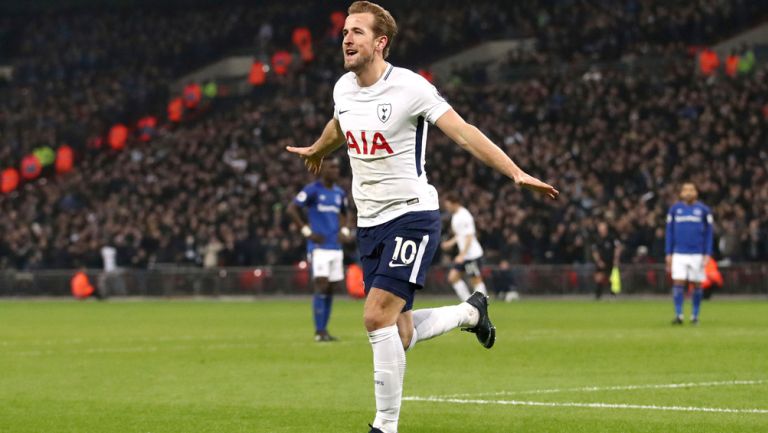 Kane celebra una anotación con el Tottenham en Premier 