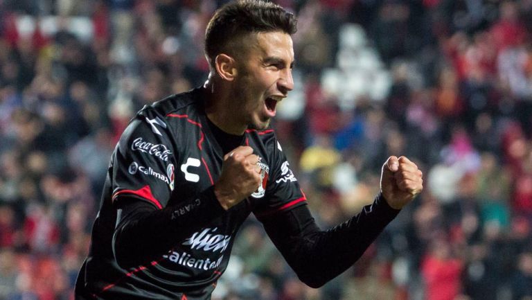 Juan Martín Lucero celebra su gol contra el Puebla